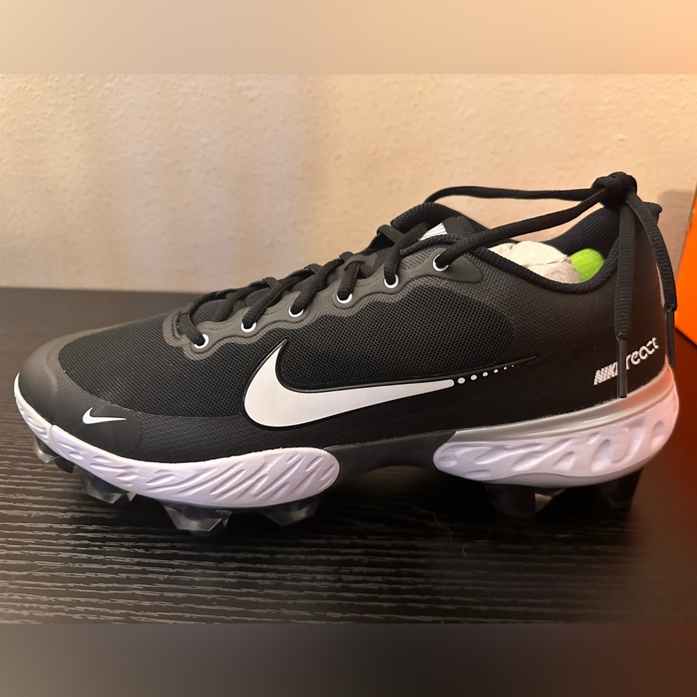 Nike Alpha Huarache Elite 3 Low Cleats NEVER BEEN WORN/IN ORIGINAL BOX